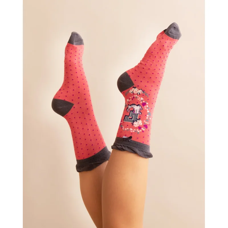 ‘E’ Alphabet Socks
